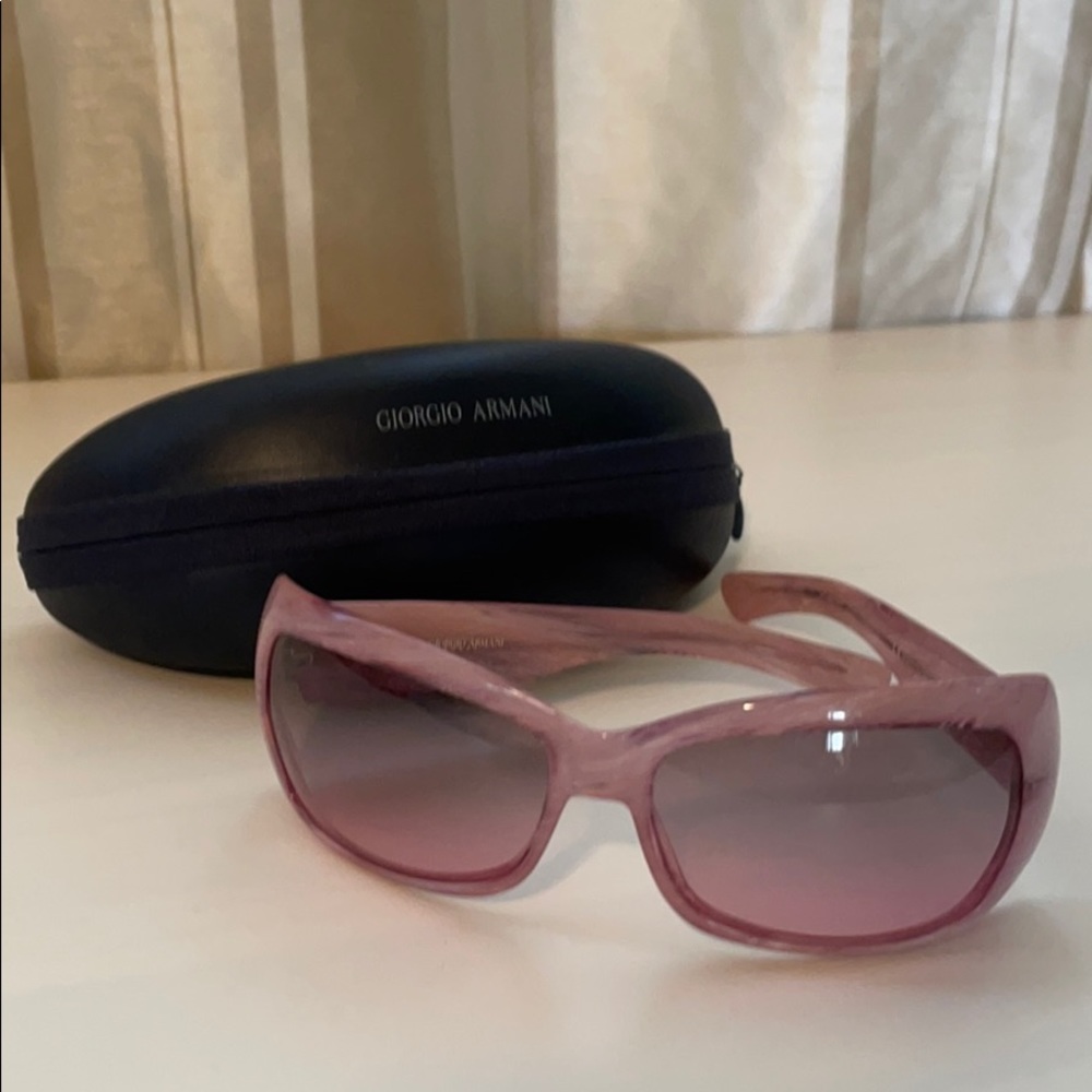GA Sunglasses brings you a gorgeous look.